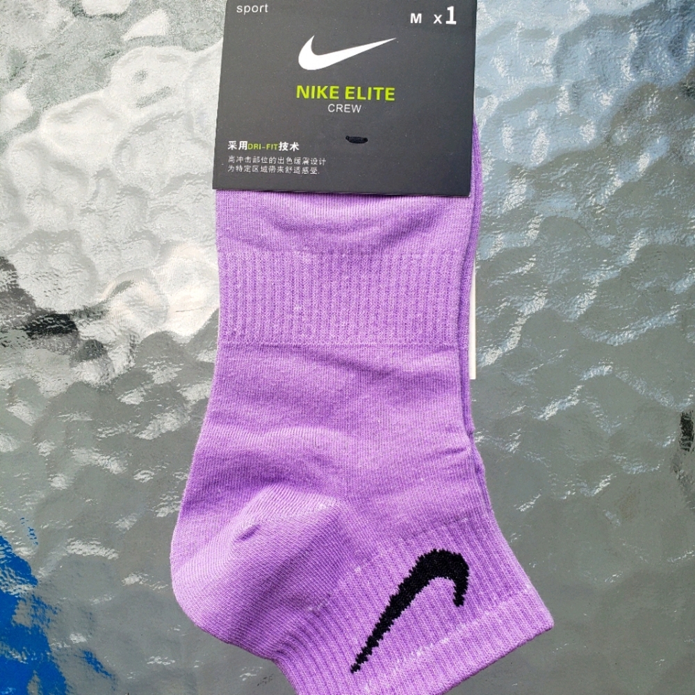 Solid Color Nike Elite Crew Socks Dry-Fit